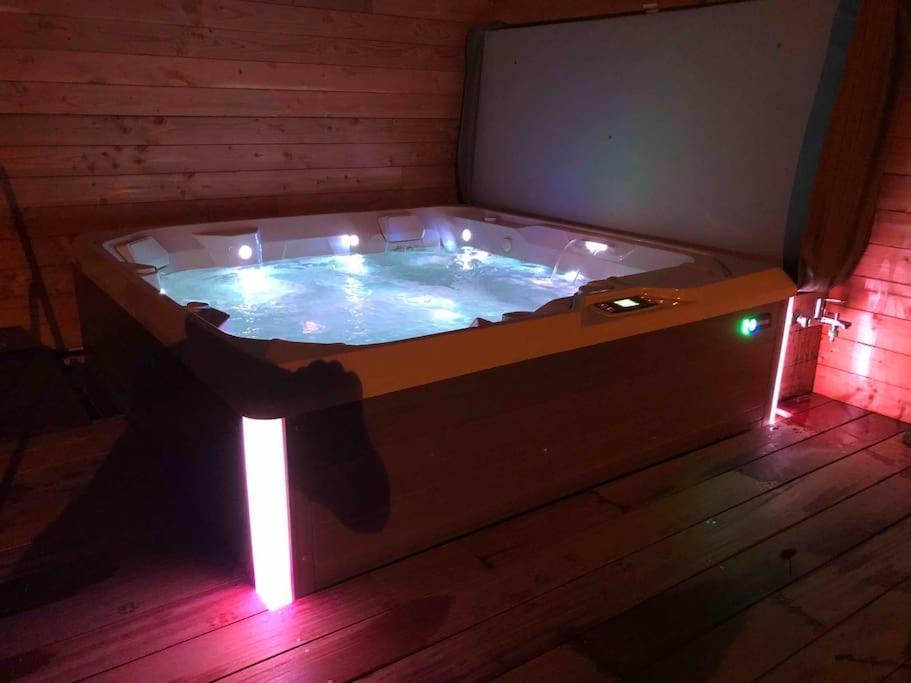 Loft Privatise Avec Spa Xxl Et Piscine Chauffee Bruz Exterior foto