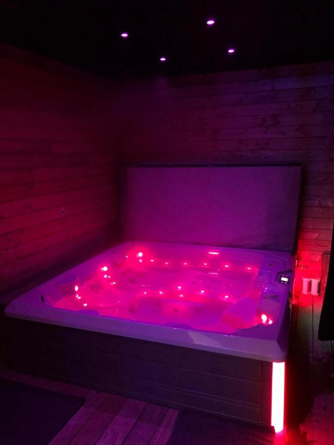 Loft Privatise Avec Spa Xxl Et Piscine Chauffee Bruz Exterior foto